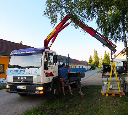 Hydraulická ruka s nakladačem palet