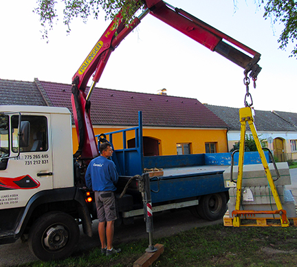 Hydraulická ruka s nakladačem palet