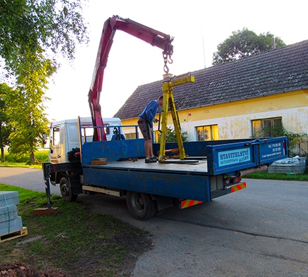 Náklaďák s Kontejnerem, hydraulickou rukou a zdviží na palety