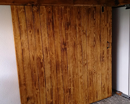 Dřevěná starodávná vrata